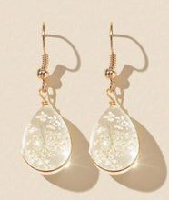 Load image into Gallery viewer, FLOWER RESIN TEAR DROP EARRINGS