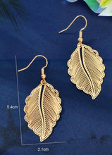 Load image into Gallery viewer, GOLD LEAF PATTERN EARRINGS