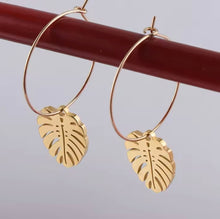 Load image into Gallery viewer, GOLD PALM LEAF HOOP EARRINGS