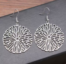 Load image into Gallery viewer, BOHO MANDALA FLOWER EARRINGS