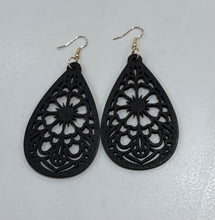 Load image into Gallery viewer, WOODEN BLACK BOHO EARRINGS