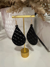 Load image into Gallery viewer, WOODEN BLACK BOHO EARRINGS