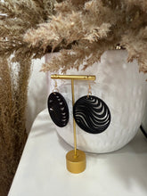 Load image into Gallery viewer, WOODEN BLACK BOHO EARRINGS