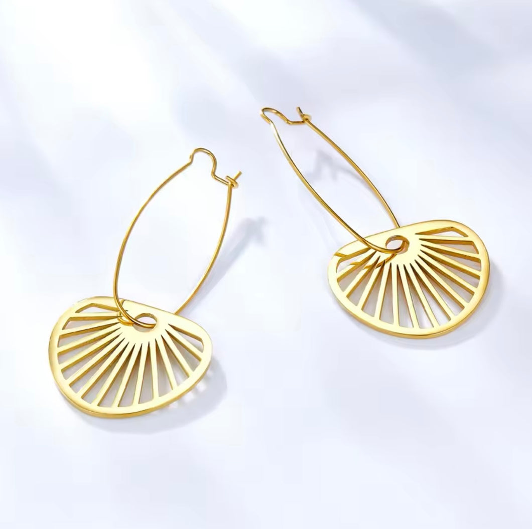 FAN HOOP EARRINGS - GOLD