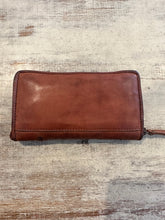 Load image into Gallery viewer, JADE LEATHER WALLET - RUGGED HIDE