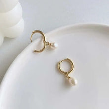 Load image into Gallery viewer, FRESHWATER PEARL HOOP EARRINGS