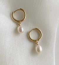 Load image into Gallery viewer, FRESHWATER PEARL HOOP EARRINGS