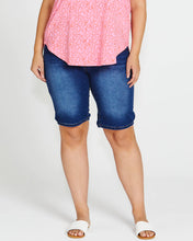 Load image into Gallery viewer, BONNIE BERMUDA DENIM SHORTS - INDIGO MIX