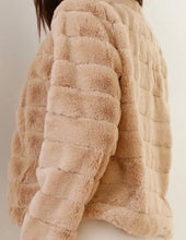 Load image into Gallery viewer, MOULAN FAUX FUR JACKET - CAMEL