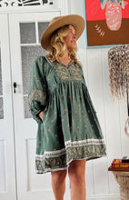 Load image into Gallery viewer, JAASE VIRIDIAN OVERSIZED ADELA DRESS