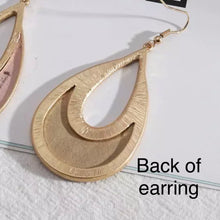 Load image into Gallery viewer, NATURAL CORK TEARDROP EARRINGS - BLUSH