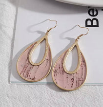 Load image into Gallery viewer, NATURAL CORK TEARDROP EARRINGS - BLUSH