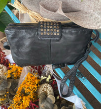 Load image into Gallery viewer, ANYA LEATHER CLUTCH BLACK - RUGGED HIDE